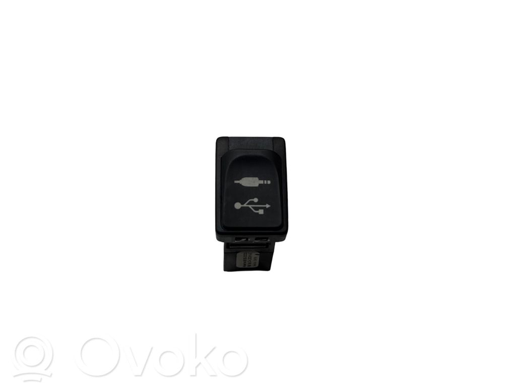 Toyota Auris E180 USB socket connector 