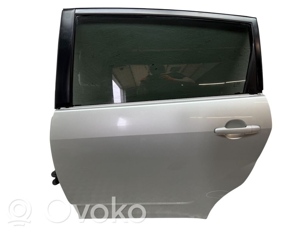 Toyota Corolla Verso AR10 Puerta trasera 