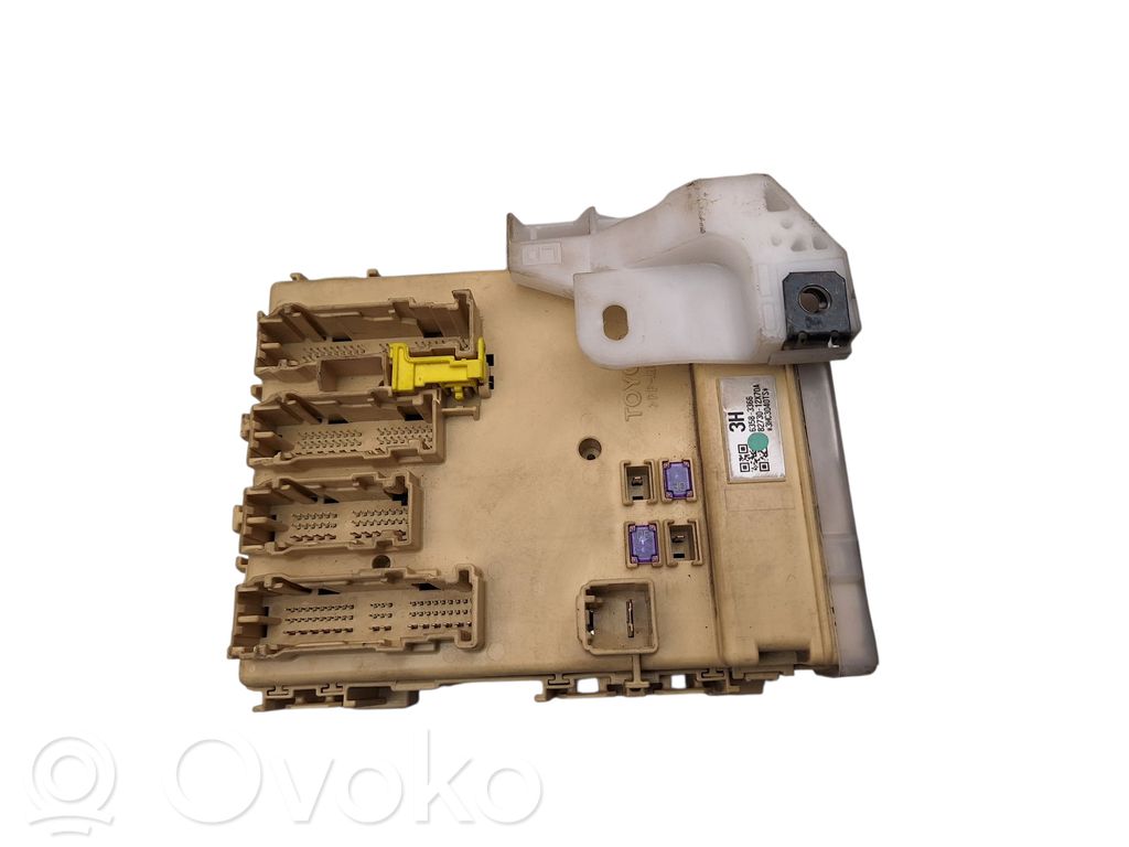 Toyota Auris E180 Módulo de fusible 