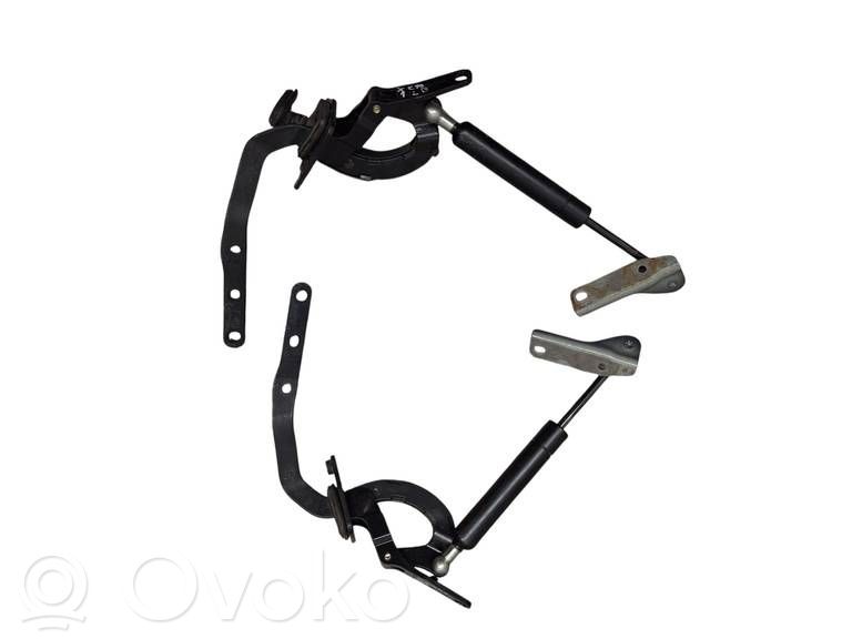 Volvo XC70 Tailgate/trunk/boot hinge 