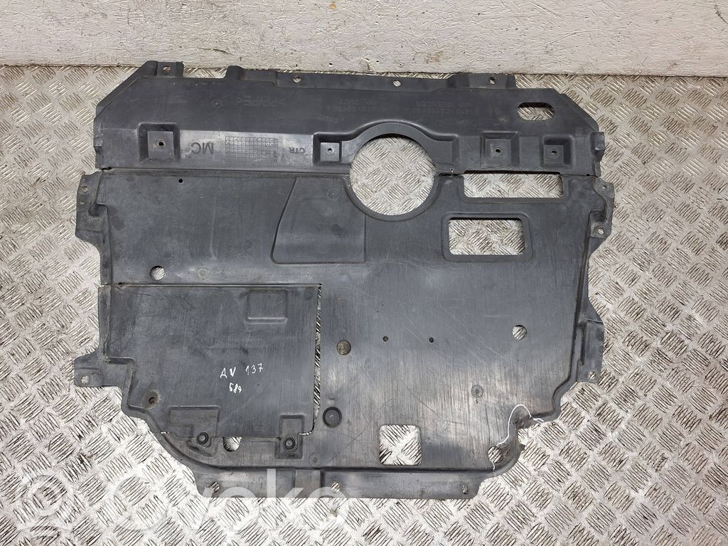 Toyota Avensis T270 Engine splash shield/under tray 