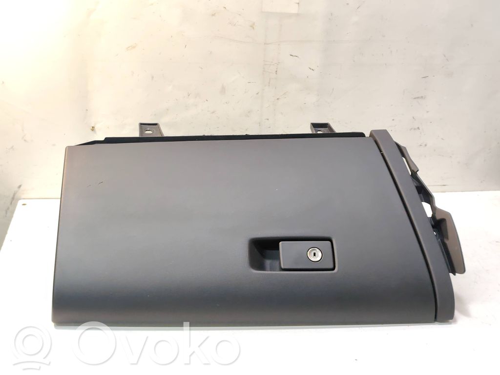Volvo V60 Glove box 