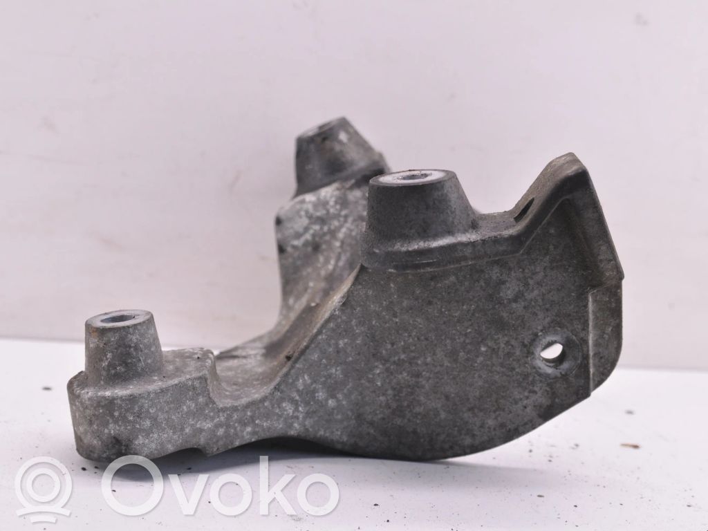Chrysler Town & Country V Engine mounting bracket 