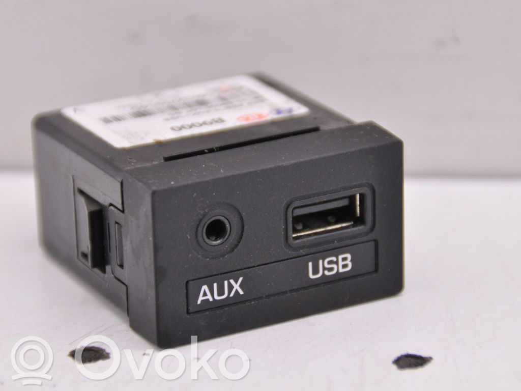 Hyundai i10 Enchufe conector entrada auxiliar 