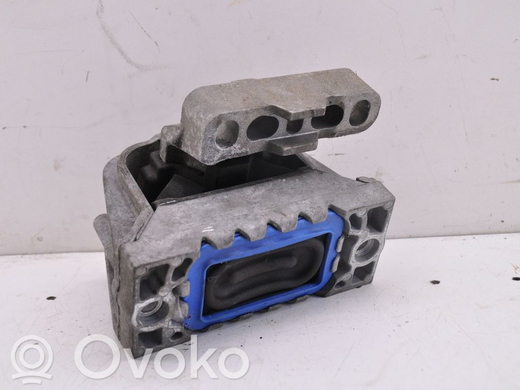 Volkswagen PASSAT CC Engine mount bracket 