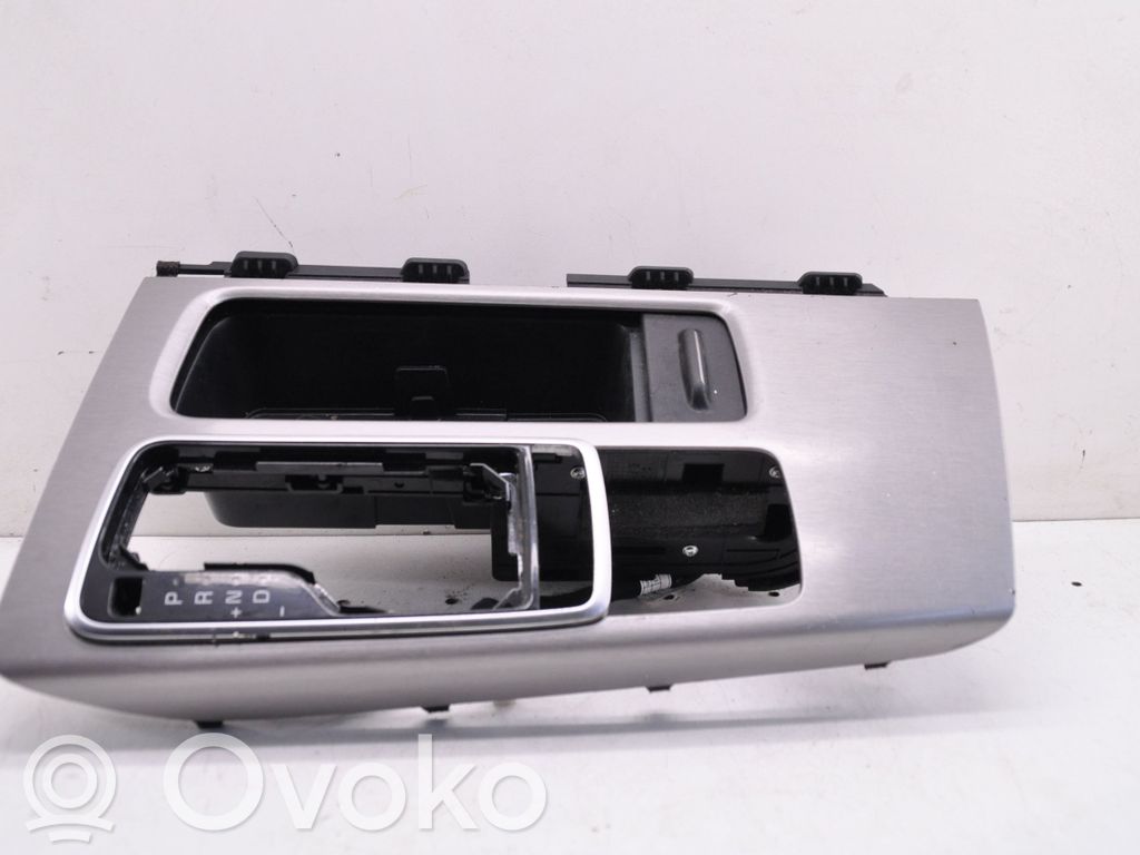 KIA Optima Vaihteenvalitsimen kehys verhoilu muovia 