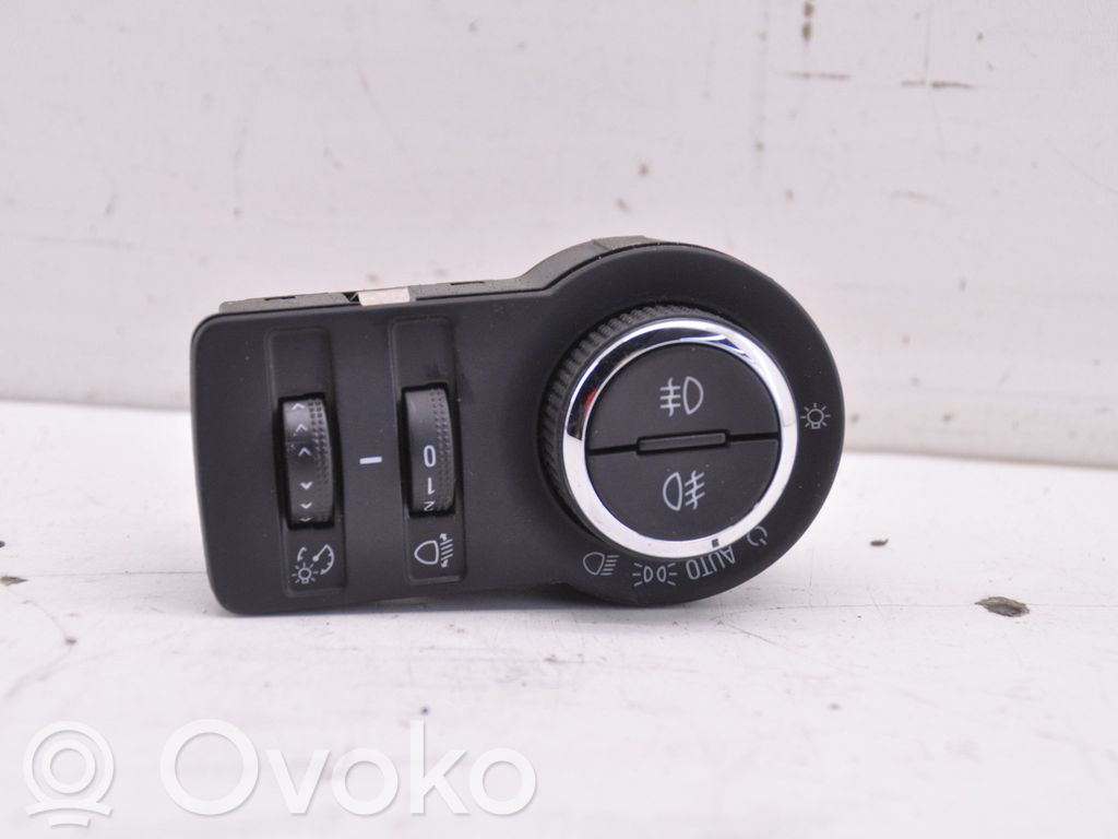 Opel Astra J Light switch 