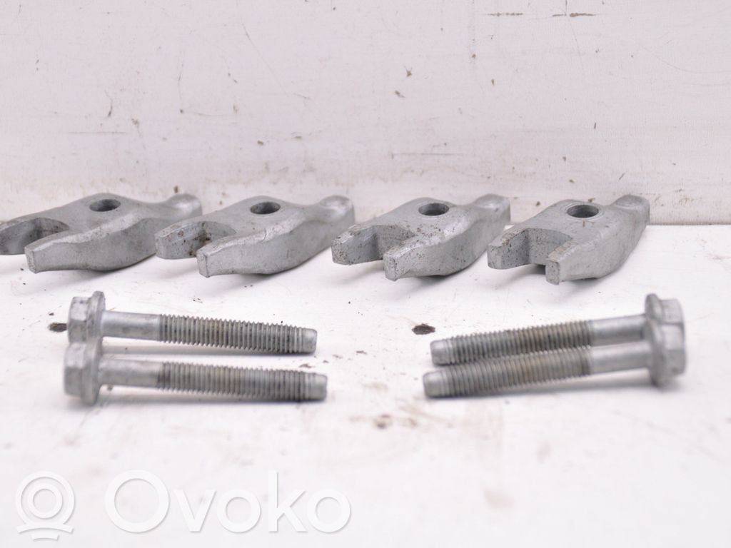 Opel Astra J Fuel Injector clamp holder 