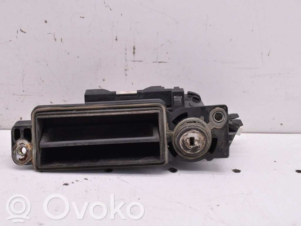 Mercedes-Benz E W211 Uchwyt / Rączka zewnętrzna otwierania klapy tylnej / bagażnika 