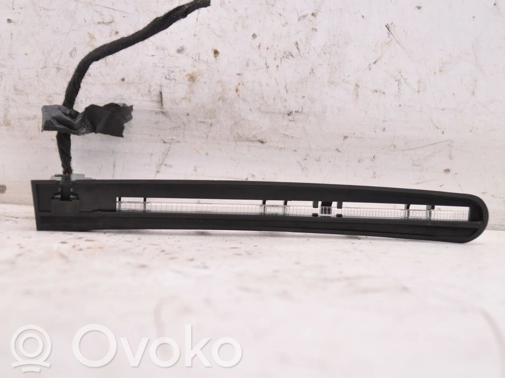 Renault Captur Third/center stoplight 