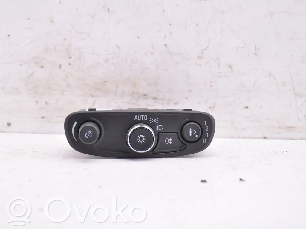 Opel Insignia B Light switch 
