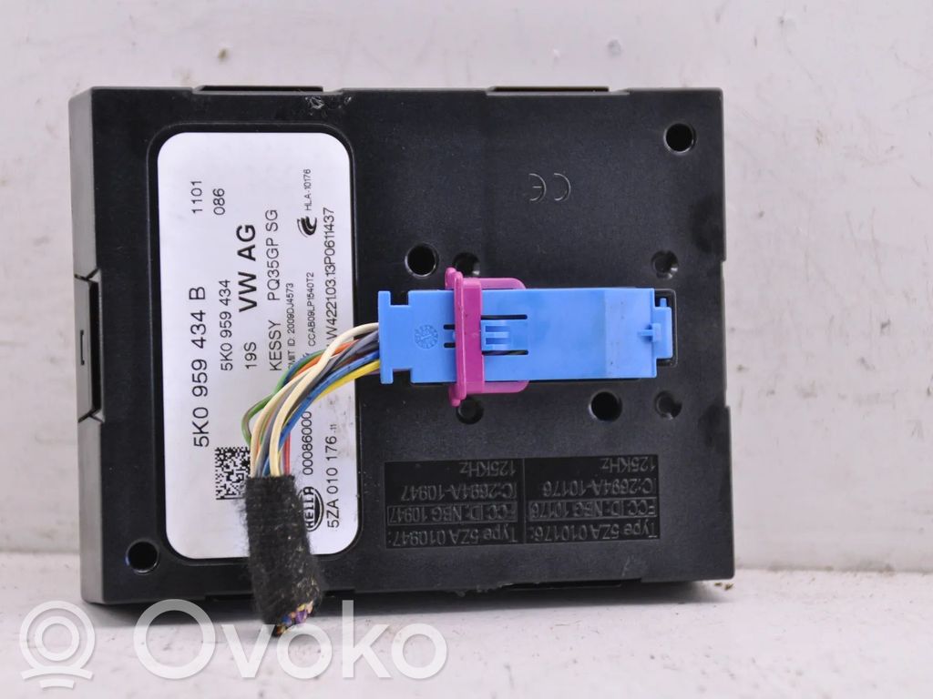 Audi Q3 8U Keyless (KESSY) go control unit/module 