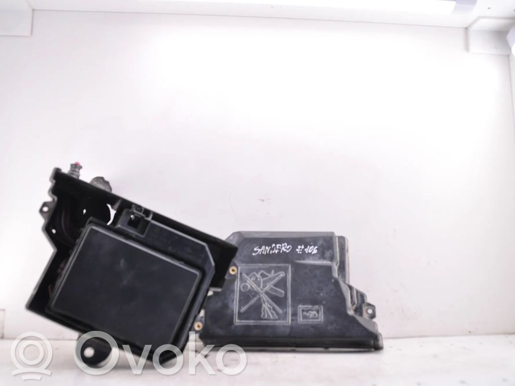 Dacia Sandero III Fuse module 