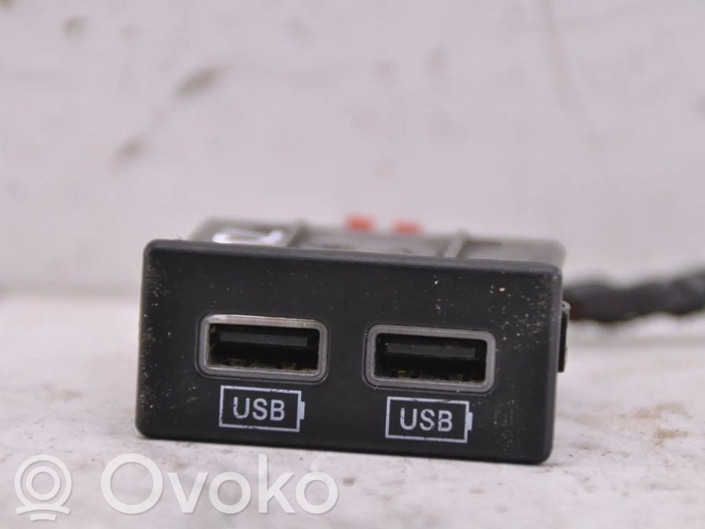Chrysler Town & Country V Enchufe conector entrada auxiliar 