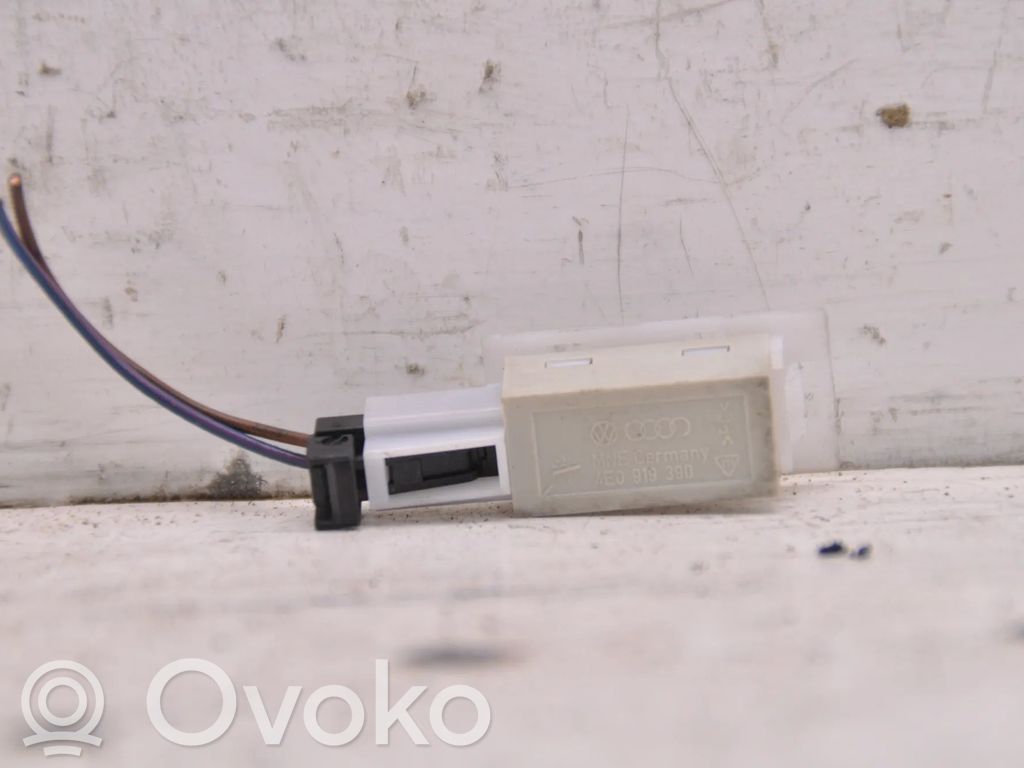 Audi Q3 8U Luz del asiento delantero 