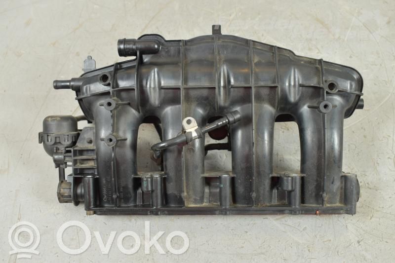 Audi A5 8T 8F Colector de admisión 