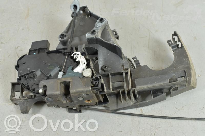 Volvo V50 Priekšpusē slēdzene 