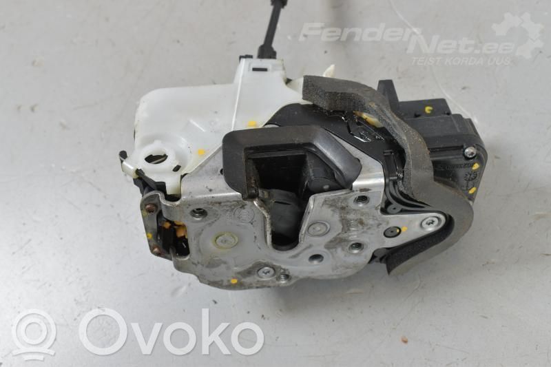Opel Insignia A Front door lock 