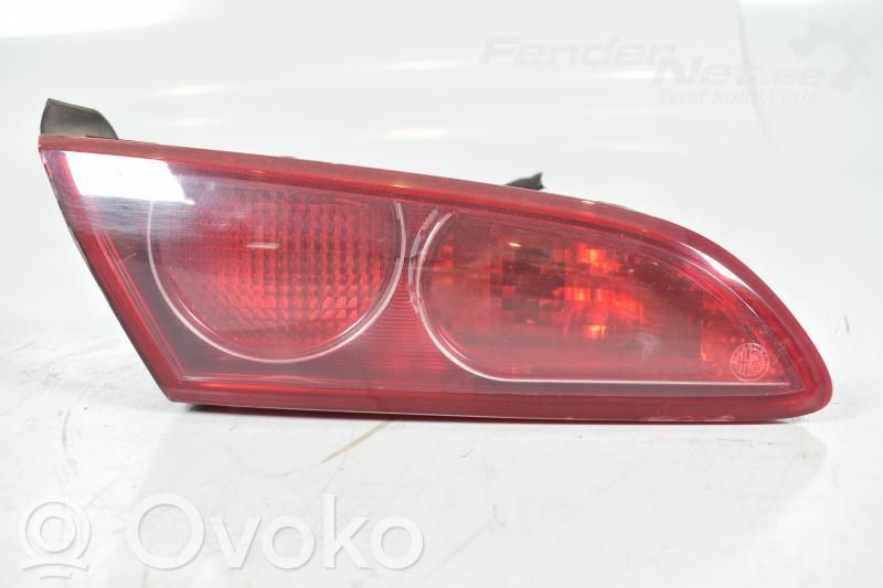 Alfa Romeo 159 Aizmugurējais lukturis pārsegā 