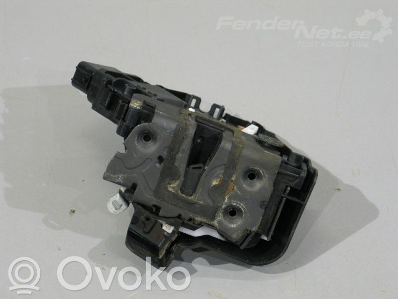 Toyota Avensis T250 Front door lock 