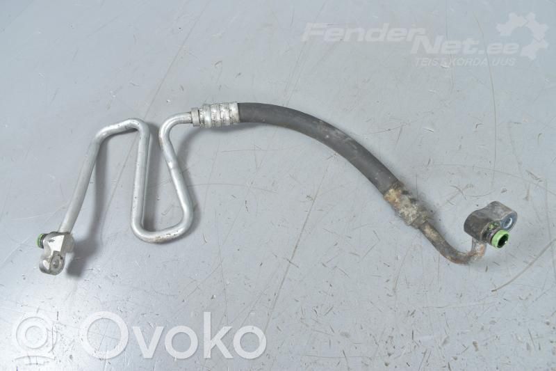 BMW 5 E39 Ilmastointilaitteen putki (A/C) 
