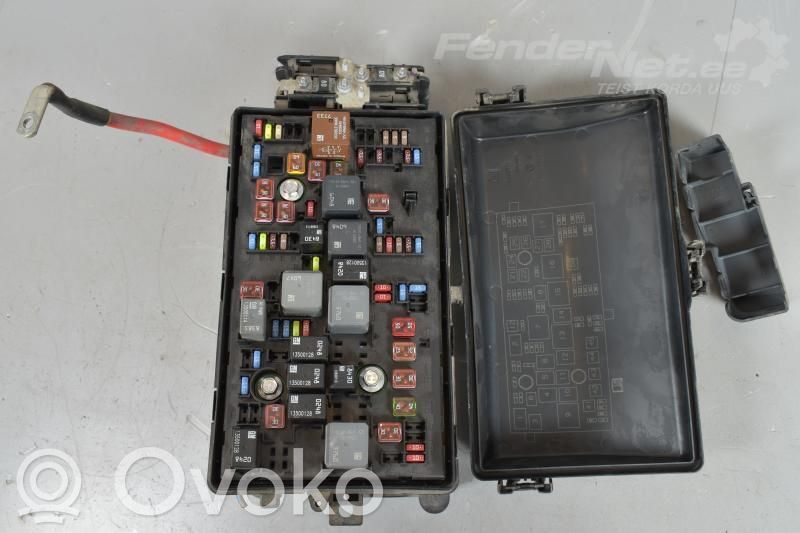 Opel Insignia A Juego de caja de fusibles 