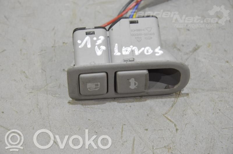 Hyundai Sonata Interruptor de apertura del depósito de combustible 