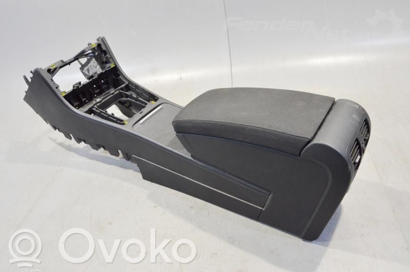 Volkswagen PASSAT B7 Consola central 
