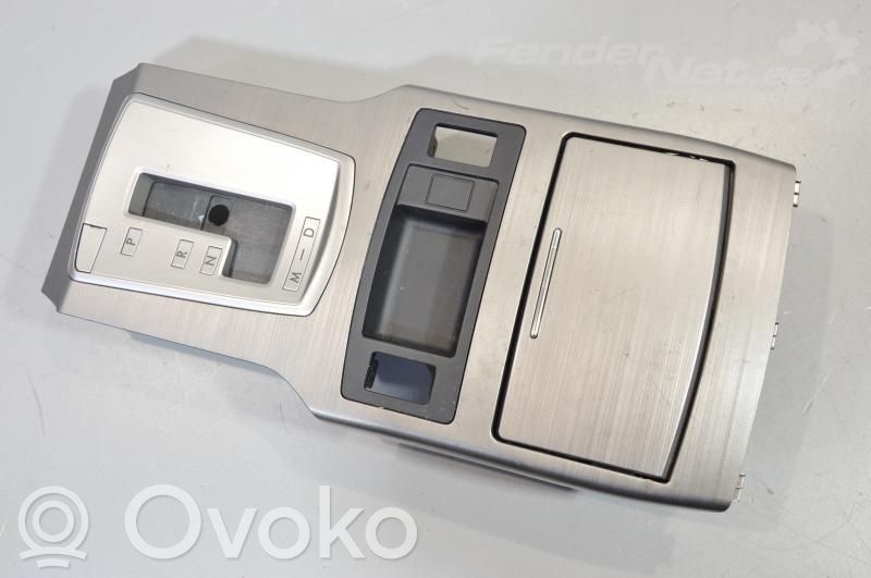 Subaru Legacy Centrālā konsole 
