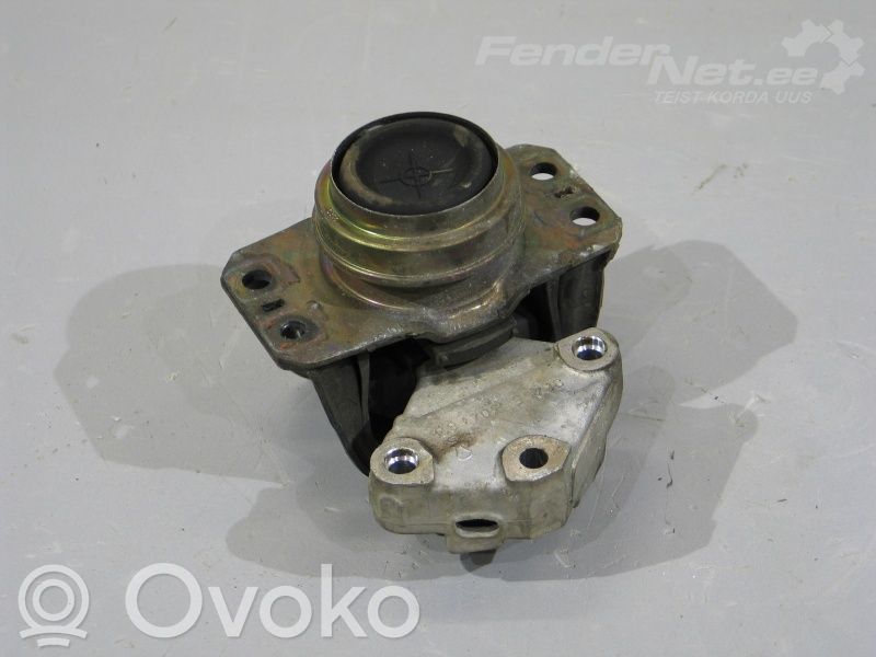 Peugeot 307 Engine mounting bracket 