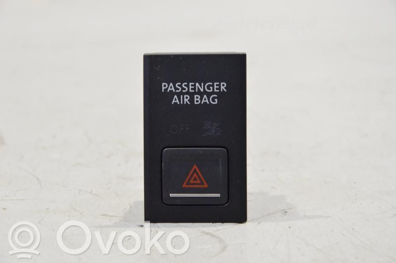 Volkswagen Scirocco Hazard light switch 