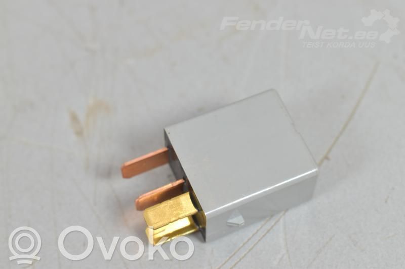 Otros relés   82501AG040,25230AA190