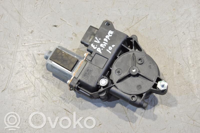 Peugeot Bipper Motor del regulador de la ventanilla de la puerta delantera 