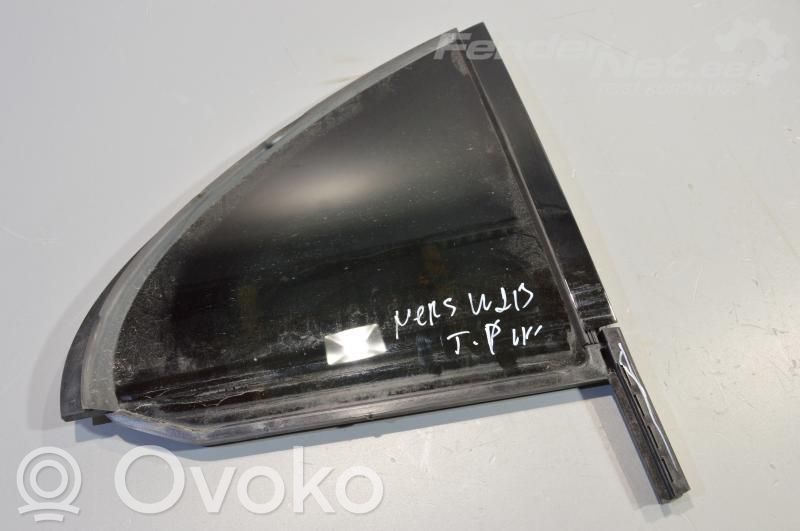Ventanilla de ventilación de la puerta trasera   A2137300855
