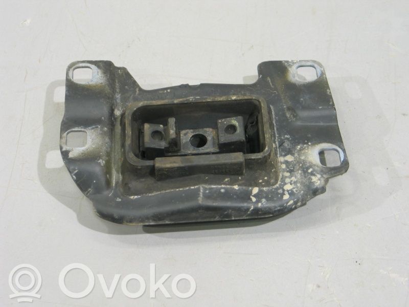 Ford Focus Engine mounting bracket 