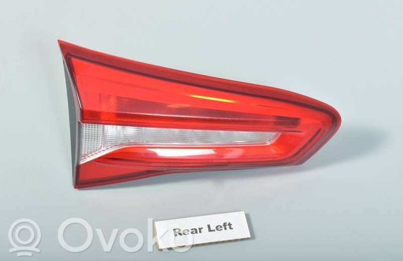 Ford Focus Galinis žibintas dangtyje 