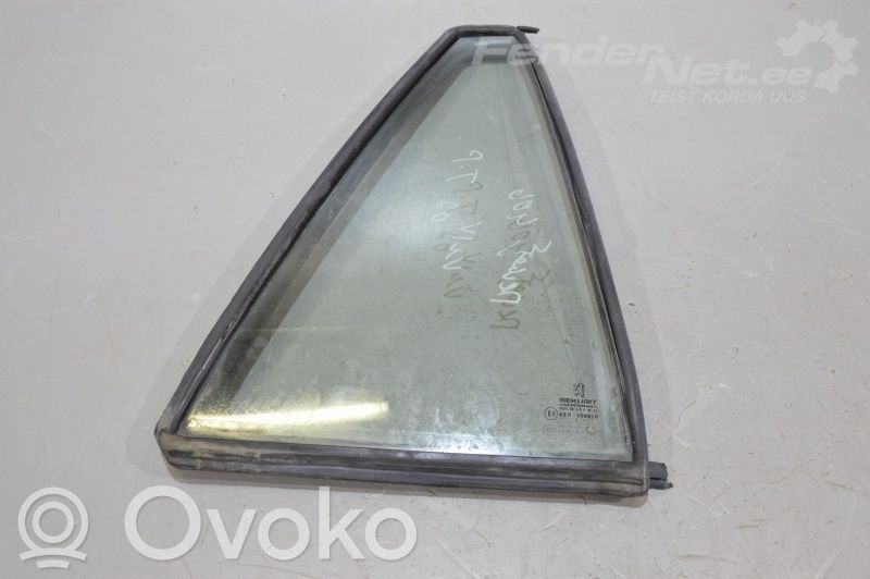 Ventanilla de ventilación de la puerta trasera   9204C8