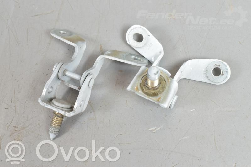 Jeep Grand Cherokee Tailgate/trunk/boot hinge 
