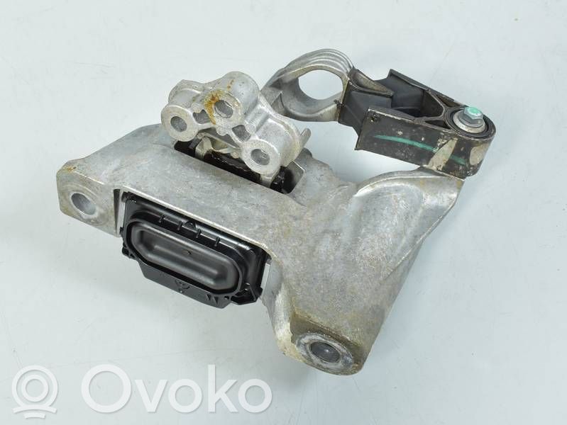 Ford Focus Engine mounting bracket 