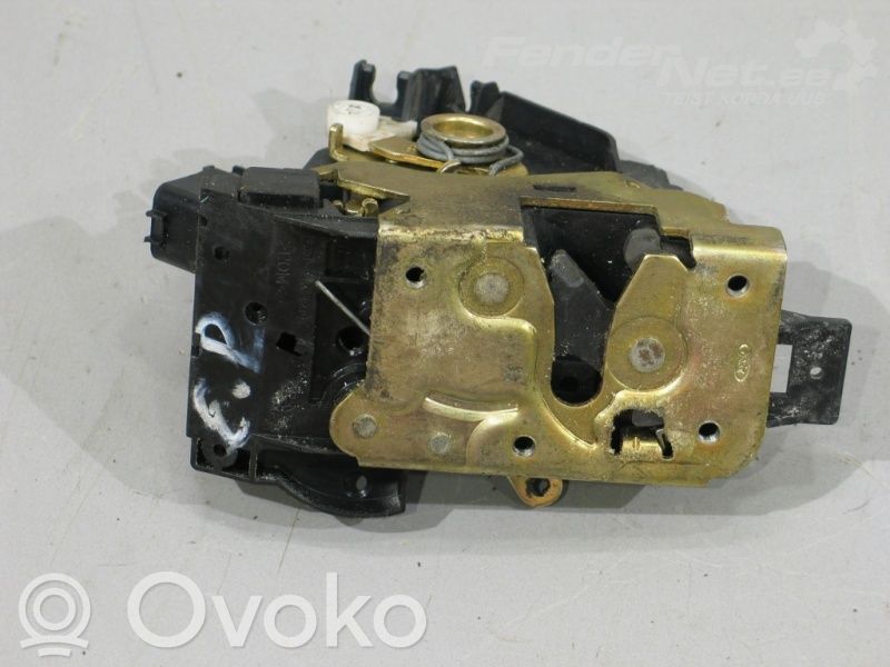 Ford Focus Priekšpusē slēdzene 