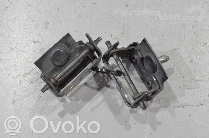 Ford Fusion Tailgate/trunk/boot hinge 