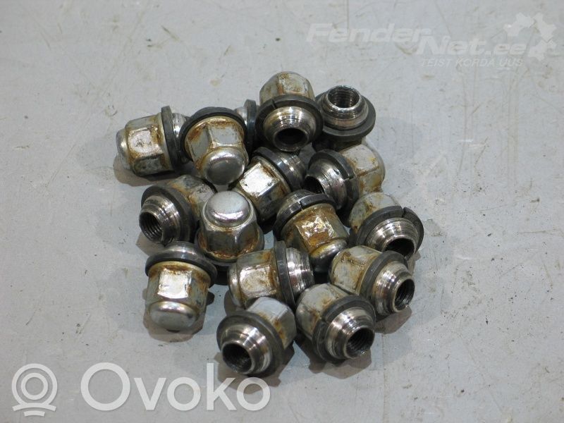 KIA Rio Mutterit/pultit 