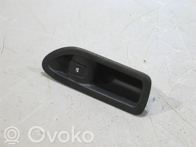 Electric window control switch   8200016013