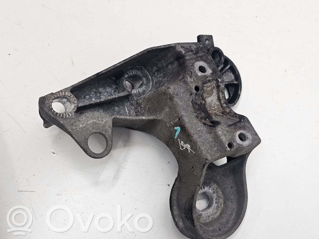 Audi A4 S4 B7 8E 8H Engine mounting bracket 