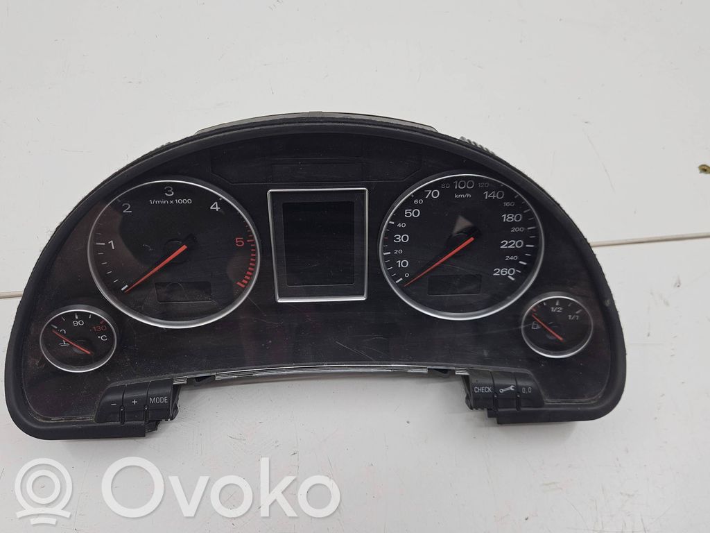 Audi A4 S4 B6 8E 8H Licznik / Prędkościomierz 