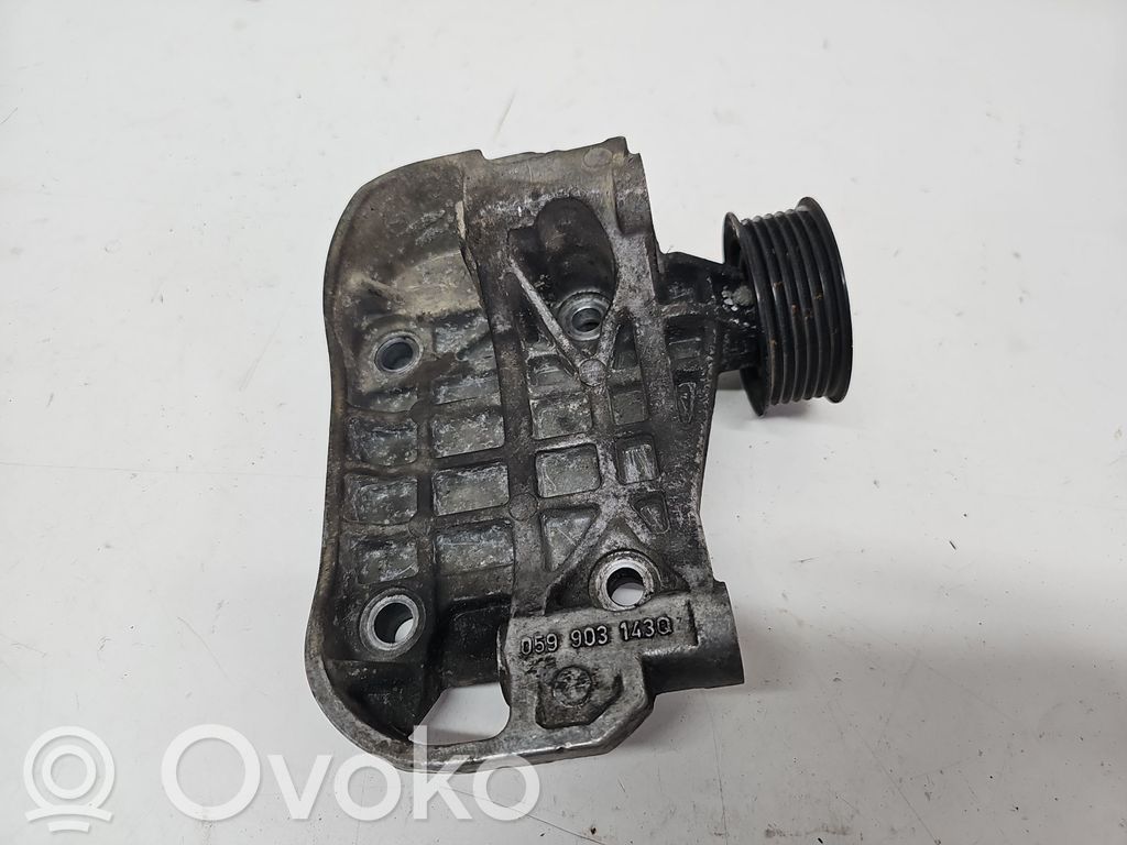 Audi Q7 4L Generator/alternator bracket 