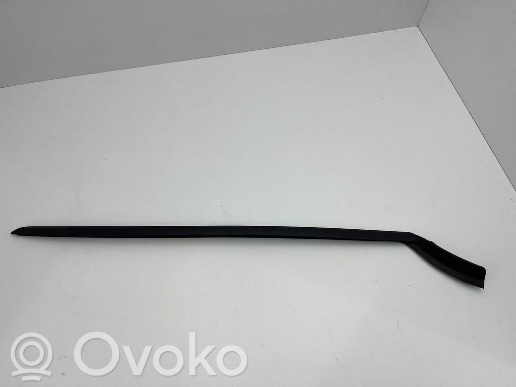 Windshield trim   31448939