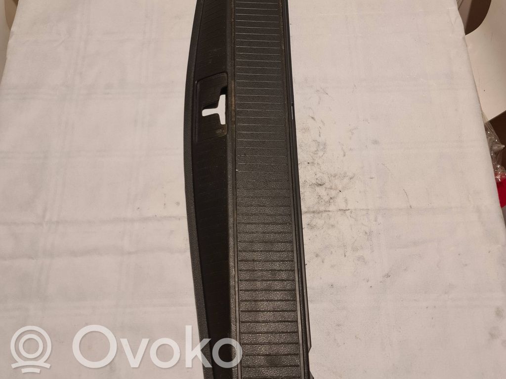 Opel Zafira C Osłona pasa bagażnika 