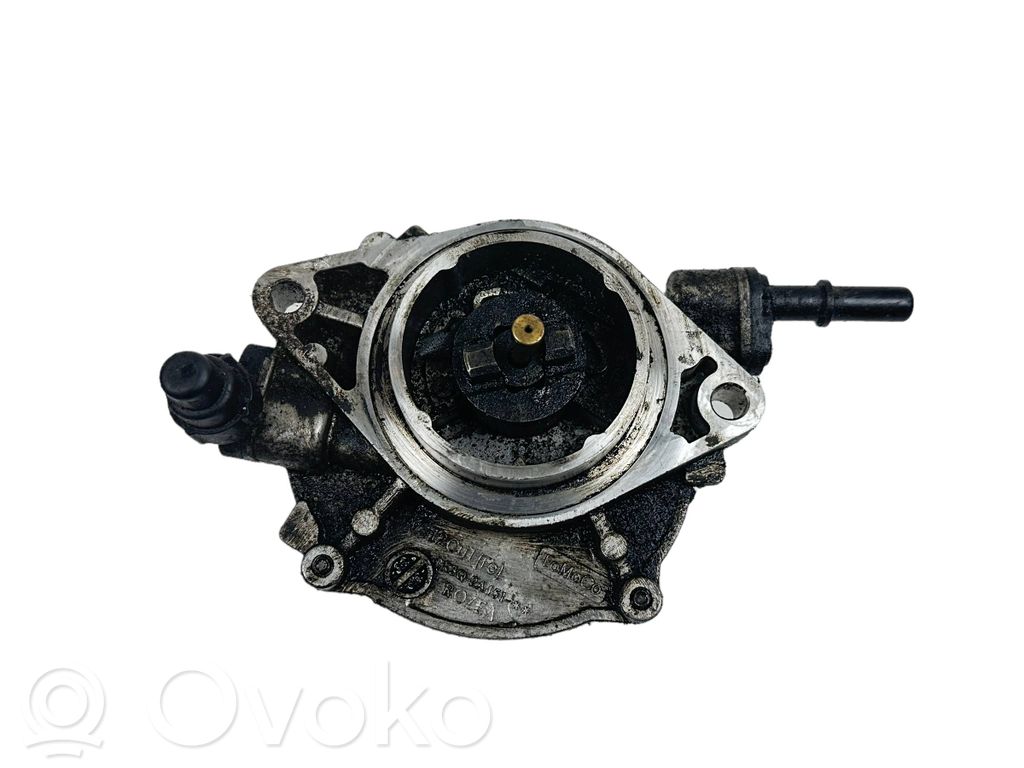 Audi A4 S4 B8 8K Vacuum pump 