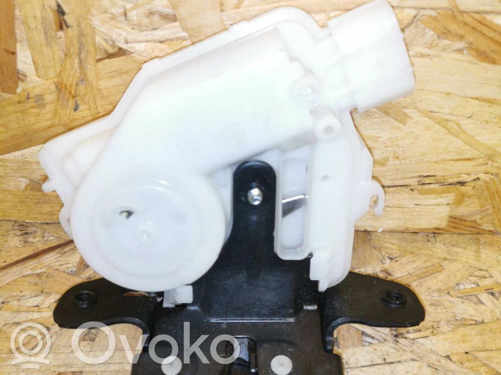 Toyota Auris E180 Aizmugurējā pārsega slēdzene 